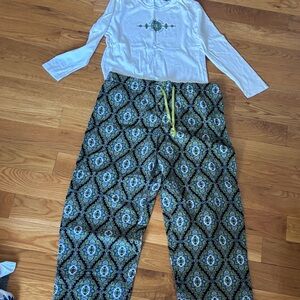Vera Bradley ladies pajamas.  Soft cotton top and soft corduroy pants.  Size XL